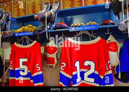 Sections du vestiaire des Canadiens de Momtreal transplanté sur l'affichage au Temple de la renommée du hockey à Toronto Banque D'Images