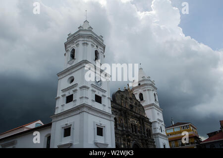 Tours de Catedral Basilica Santa Maria La Antigua en Casco Viejo Banque D'Images