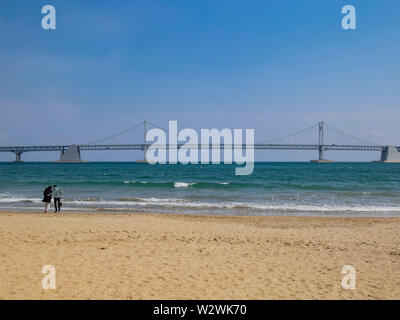 Busan, APR 4 : matin, vue sur le pont et la Guangan Gwangalli Beach on APR 4, 2014 à Busan, Corée du Sud Banque D'Images