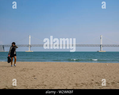 Busan, APR 4 : matin, vue sur le pont et la Guangan Gwangalli Beach on APR 4, 2014 à Busan, Corée du Sud Banque D'Images