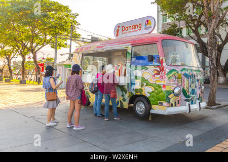 DANANG, VIETNAM - janvier 05, 2019 : informations touristiques Location de stand dans le centre-ville de Danang Banque D'Images