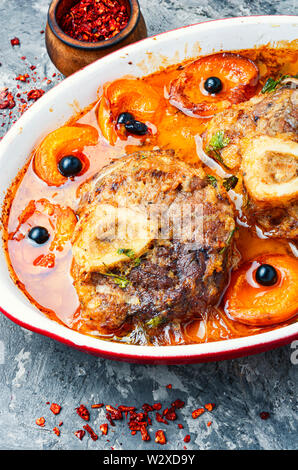 Ossobuco,plat traditionnel de la cuisine italienne.préparé osso buco de veau Banque D'Images