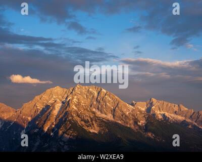 Watzmann dans la lumière du matin, droit Hochkalter, parc national de Berchtesgaden, Alpes de Berchtesgaden, de Schonau am Konigssee, Berchtesgadener Land, La Banque D'Images