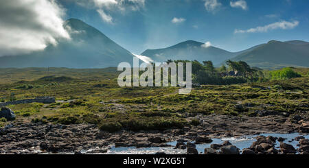 Paysage près de Sligachan, Montagnes Noires Cullin, Ile de Skye, Ecosse, Grande-Bretagne Banque D'Images