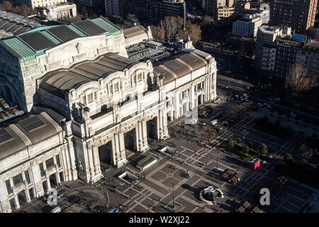 L'Italie, Lombardie, Milan, gare centrale de Enzo Jannacci 6700 Dans gratte-ciel Pirelli Banque D'Images