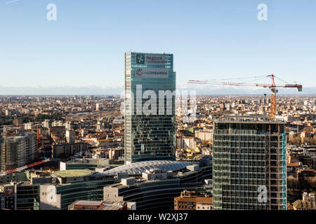 L'Italie, Lombardie, Milan, paysage urbain avec le Palazzo della Regione Enzo Jannacci du belvédère dans le gratte-ciel Pirelli Banque D'Images