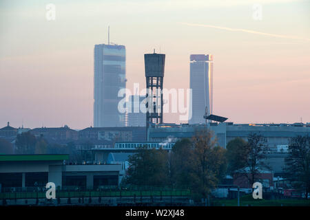 L'Italie, Lombardie, Milan, quartier de Bovisa, paysage urbain avec la ville des gratte-ciel Banque D'Images