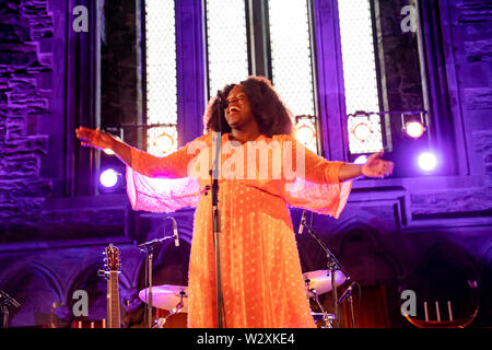 Bergen, Norvège - Juin 13th, 2019. La chanteuse et parolière Yola effectue un concert live au cours de la fête de la musique 2019 Bergenfest norvégien de Bergen. (Photo crédit : Gonzales Photo - Jarle H. MEO). Banque D'Images