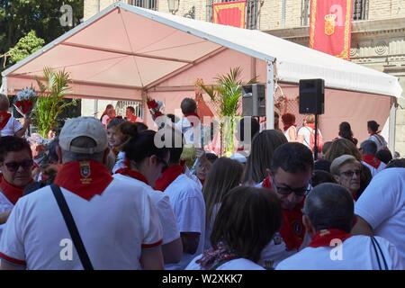 Pamplona, Espagne. 11 juillet, 2019. Des centaines d'enfants ont participé ce mercredi à la traditionnelle offre de fleurs San Fermín, qui se célèbre chaque année à l'occasion de la Journée de l'enfance des festivités Cientos de niños han participado este viernes en la tradicional ofrenda floral un San Fermín, que se celebra cada año con motivo del Día infantil de las fiestas Pablo Sarasate/Cordon Cordon Crédit : Presse Presse/Alamy Live News Banque D'Images