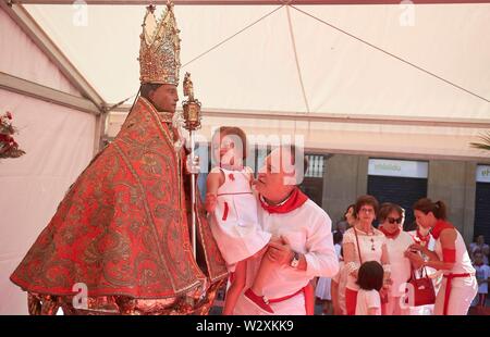 Pamplona, Espagne. 11 juillet, 2019. Des centaines d'enfants ont participé ce mercredi à la traditionnelle offre de fleurs San Fermín, qui se célèbre chaque année à l'occasion de la Journée de l'enfance des festivités Cientos de niños han participado este viernes en la tradicional ofrenda floral un San Fermín, que se celebra cada año con motivo del Día infantil de las fiestas Pablo Sarasate/Cordon Cordon Crédit : Presse Presse/Alamy Live News Banque D'Images