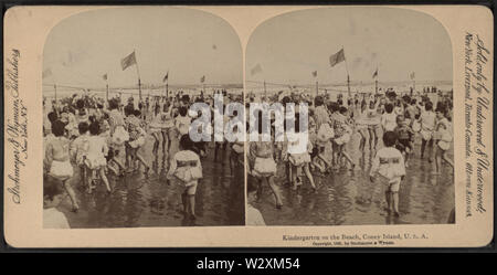 L'école maternelle sur la plage, Coney Island, USA, à partir de Robert N Dennis collection de vues stéréoscopiques 2 Banque D'Images