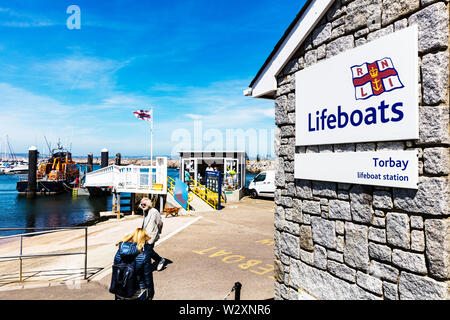 Station de sauvetage de Torbay, Brixham Brixham Devon UK, station de sauvetage, signe, stations de sauvetage, Devon, UK, canots de sauvetage de la RNLI signe, signe, Banque D'Images