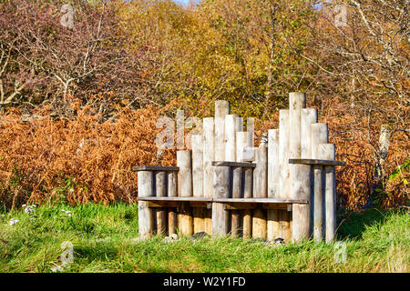 Banc en bois à côté du loch Sunart Banque D'Images