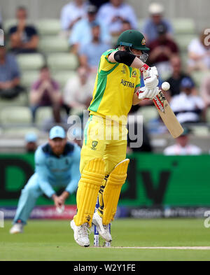 L'Australie David Warner frappe la balle avant qu'il est pris de court par l'Angleterre, Jonny Bairstow, joué par Chris Woakes, au cours de l'ICC World Cup, demi-finale à Edgbaston, Birmingham. Banque D'Images