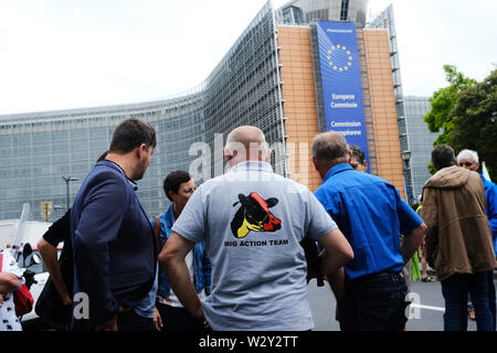 Bruxelles, Belgique. 11 juillet 2019. Les tracteurs sont vus en dehors du siège de la Commission de l'UE, les agriculteurs prennent part à une manifestation contre l'accord commercial du Mercosur. Credit : ALEXANDROS MICHAILIDIS/Alamy Live News Banque D'Images