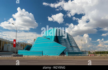 Salle de Concert centrale 'Kazakhstan'/Concert Hal/Astana, Kazakhstan - 4 juillet 2014 : Centre de la capitale du Kazakhstan - Astana. Banque D'Images