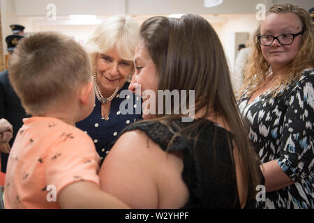 La duchesse de Cornouailles, dans son rôle d'Air Commodore Honoraire, au cours d'une visite au Royal Air Force Halton à Aylesbury, dans le cadre de son centième anniversaire, fêtes de fin d'année. Banque D'Images