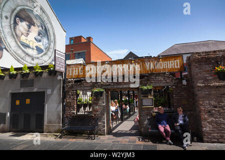 L'Irlande du Nord, Belfast, quartier de la cathédrale, l'extérieur de l'oignon et sale Yardbird, Bar & Restaurant sur Hill Street. Banque D'Images