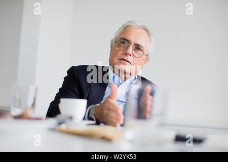 11 juillet 2019, Berlin, Düsseldorf : Ron Sommer, ancien président directeur général de Deutsche Telekom, enregistrées au cours d'un dpa entrevue. L'été sera de 70 ans le 29.07.2019. Photo : afp/Vennenbernd Rolf Banque D'Images