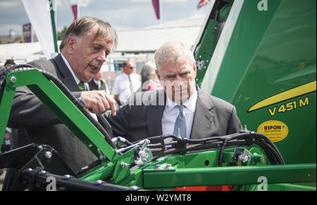 Harrogate, Royaume-Uni. 11 juillet, 2019. Le prince Andrew, duc de York visite le showground le dernier jour de la 161e Grand Yorkshire Show. Great Yorkshire Show est tenue 9 - 11 juillet et célèbre l'agriculture et l'agriculture. Credit : Ioannis Alexopoulos/Alamy Live News Banque D'Images