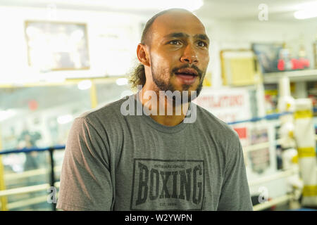 St Petersburg, Floride, USA. 10 juillet 2019. Keith Thurman parle aux médias une semaine avant son grand combat avec Manny Pacquiao à sa salle de sport à St Petersburg, Floride le mercredi 10 juillet 2019. Crédit photo : Marty Jean-Louis Marty Crédit : Jean-Louis/Alamy Live News Banque D'Images