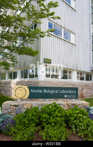 Woods Hole, MA - le 14 juin 2019 - Laboratoire de Biologie Marine signe devant Rowe bâtiment des laboratoires. Banque D'Images