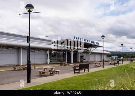L'extérieur de l'aéroport d'Inverness terminal/entrée. Invernes, Inverness-shire, Highland, Scotland, UK, Grande-Bretagne Banque D'Images