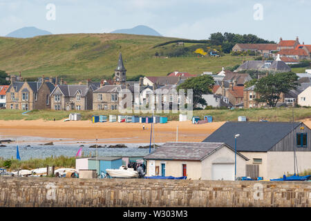 Elie Earlsferry Beach avec Elie Watersports en premier plan et de Earlsferry Mairie et maisons derrière, Elie et de Earlsferry, Fife, Scotland, UK Banque D'Images