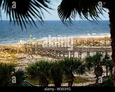 Gulf Shores, AL USA - 05/08/2019 - passerelle en bois de la plage Banque D'Images