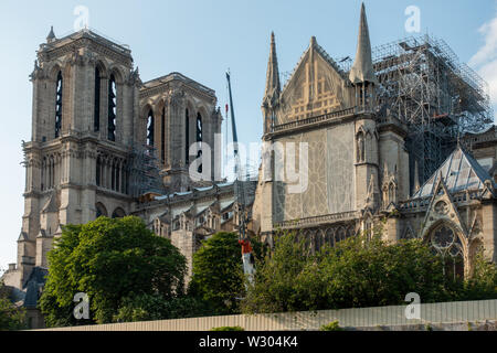 Cathédrale Notre-Dame après l'incendie de 2019 et en cours de reconstruction Banque D'Images