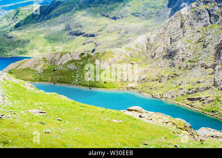 Voir de beaux lacs dans le parc national de Snowdonia, le Nord du Pays de Galles, les montagnes à l'arrière, selective focus Banque D'Images