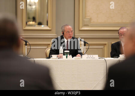 Tokyo, Japon. 11 juillet, 2019. Zeng Peiyan, ancien vice-premier ministre chinois et le président du Centre chinois pour les échanges économiques internationaux, traite de la cinquième série d'entrepreneurs sino-japonaise et l'ex-fonctionnaires de haut niveau Dialogue dans Tokyo, Japon, Juillet 11, 2019. Les chefs d'entreprises, anciens hauts fonctionnaires, des experts et des spécialistes de la Chine et le Japon a appelé à promouvoir les échanges économiques à la cinquième série d'entrepreneurs sino-japonaise et l'ex-fonctionnaires de haut niveau de dialogue qui s'est terminé ici jeudi. Crédit : Du Xiaoyi/Xinhua/Alamy Live News Banque D'Images