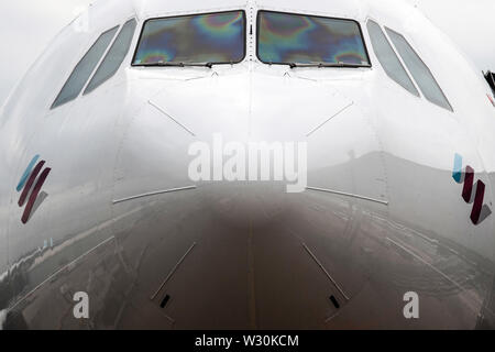 11 juillet 2019, Berlin, Düsseldorf : un Airbus A330-200 d'Eurowings est debout sur le tarmac. L'aéroport de Düsseldorf s'attend à ce que près de 3,9 millions de passagers pendant les vacances d'été. Photo : Federico Gambarini/dpa Banque D'Images