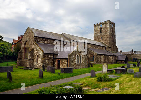 Église de St Mary & Tous les Saints a été terminée dans environ 1186. Il était à l'origine une abbaye cistercienne, mais en 1283 le roi Édouard J'ai supprimé les moines gallois. Banque D'Images