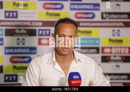 5 JUILLET 2019 , DW Stadium, Wigan, Angleterre ; Betfred Super League, Round 21, Wigan Warriors vs Hull KR ; Adrian Lam entraîneur de Wigan Warriors parle à la presse après une victoire de Wigan dominante Crédit : Mark Cosgrove/News Images/Bernard Platt Banque D'Images