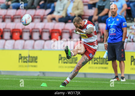 5 JUILLET 2019 , DW Stadium, Wigan, Angleterre ; Betfred Super League, Round 21, Wigan Warriors vs Hull KR ; Zak Hardaker (20) de Wigan Warriors convertit Crédit : Mark Cosgrove/News Images Banque D'Images