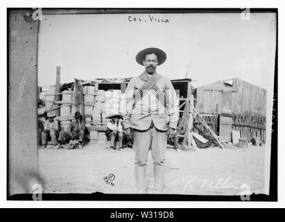 Photo montre Francisco Pancho Villa (1877-1923), un général révolutionnaire mexicain. Peut-être prise le jour de la capture de Ciudad Juarez, Chihuahua, qui a eu lieu le 8 mai 1911. (À partir de la LOC) Banque D'Images