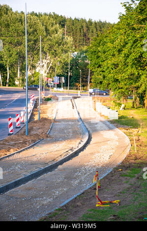 La construction d'une nouvelle piste cyclable avec trottoir, piste cyclable en construction Banque D'Images