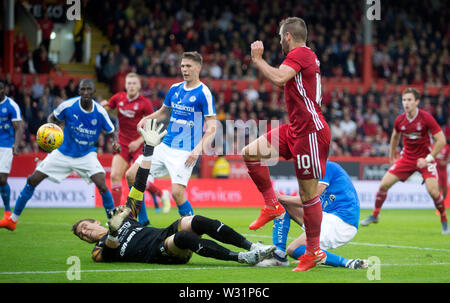 Niall McGinn d'Aberdeen et d'autre marque son premier but au cours de la Ligue Europa, Premier tour de qualification à Pittodrie Stadium, Aberdeen. Banque D'Images