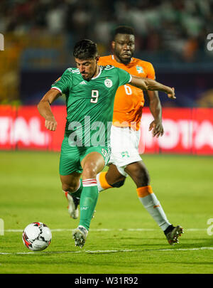 Suez, Egypte. 11 juillet, 2019. Côte d'Ivoire, en Egypte - FRANCE 11 Juillet 2019 : Bagdad Bounedjah de tir au but de l'Algérie lors de la coupe d'Afrique des Nations 2019 match entre la côte d'Ivoire et l'Algérie au stade de Suez en Égypte, Suez. Ulrik Pedersen/CSM/Alamy Live News Banque D'Images