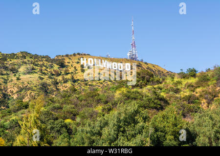 LOS ANGELES, USA - 11 Avril 2019 : Le panneau Hollywood - un monument américain et icône culturelle surplombant Hollywood, Los Angeles, Californie Banque D'Images