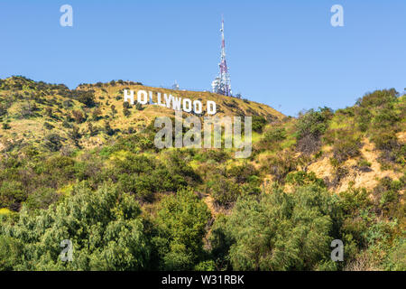 LOS ANGELES, USA - 11 Avril 2019 : Le panneau Hollywood - un monument américain et icône culturelle surplombant Hollywood, Los Angeles, Californie Banque D'Images