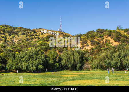 LOS ANGELES, USA - 11 Avril 2019 : Le panneau Hollywood - un monument américain et icône culturelle surplombant Hollywood, Los Angeles, Californie Banque D'Images