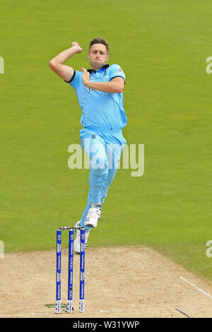 Birmingham, UK. 11 juillet, 2019. Chris Woakes bowling d'Angleterre pendant l'Angleterre v l'Australie, l'ICC Cricket World Cup Match demi-finale, à Edgbaston, Birmingham, Angleterre. Credit : España/Alamy Live News Banque D'Images