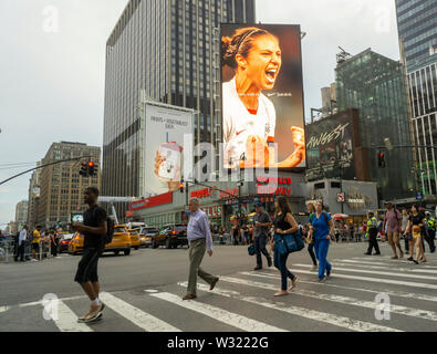 Un babillard électronique pour les produits Nike sur Mercredi, 3 juillet 2019, dispose de membres de l'équipe de soccer, le USA en ce moment de jouer dans la Coupe du monde. (© Richard B. Levine) Banque D'Images