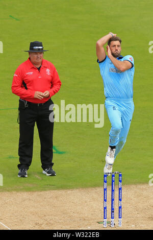 Birmingham, UK. 11 juillet, 2019. Liam Plunkett bowling d'Angleterre au cours de l'Angleterre, l'Australie v ICC Cricket World Cup Match demi-finale, à Edgbaston, Birmingham, Angleterre. Credit : csm/Alamy Live News Banque D'Images