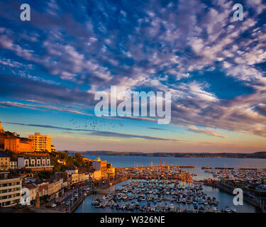 Go - DEVON : Last light à la Torquay Harbour (image HDR) Banque D'Images