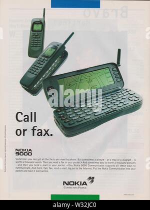 Affiche publicitaire de Nokia 9000 Communicator Phone, dans le magazine à partir de 1997, Nokia Connecting People, publicité, slogan des années 1990, Nokia annonce la création Banque D'Images