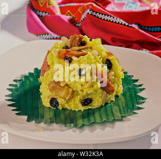 Bringhe est un pot repas pour toute célébration. Son de riz est un plat composé de riz gluant, chorizo, légumes et lait de coco. Banque D'Images