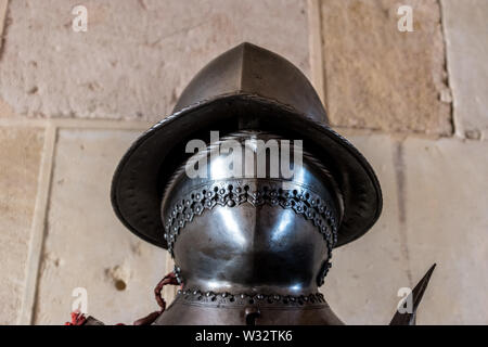 Un casque de chevalier espagnol en acier Banque D'Images